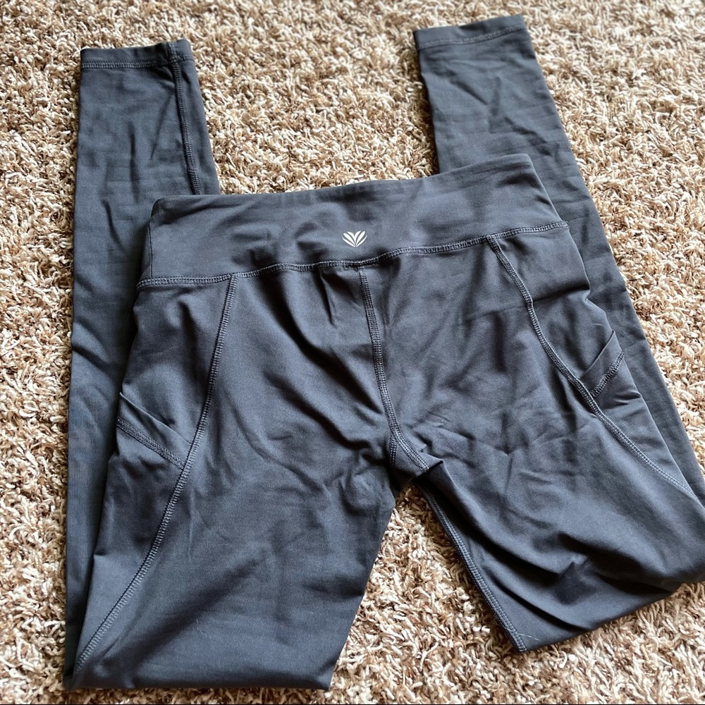 Gray forever 21 sports leggings with side pockets